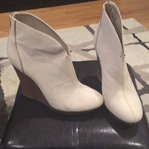 Taupe/cream Jennifer Lopez booties
